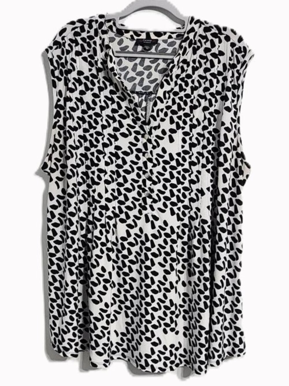 Cocomo Woman's Plus Size 3X Black & White Abstract Sleeveless V-Neck Blouse